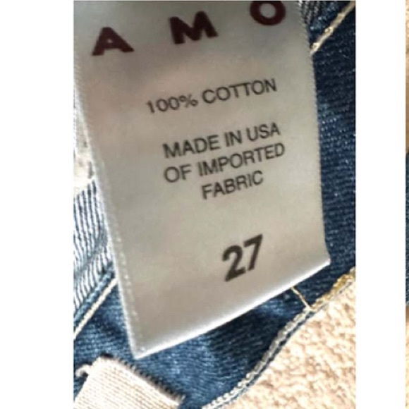 AMO
Denim short shorts
Frayed with slits
Button Fly
Size 27 - Picture 6 of 6